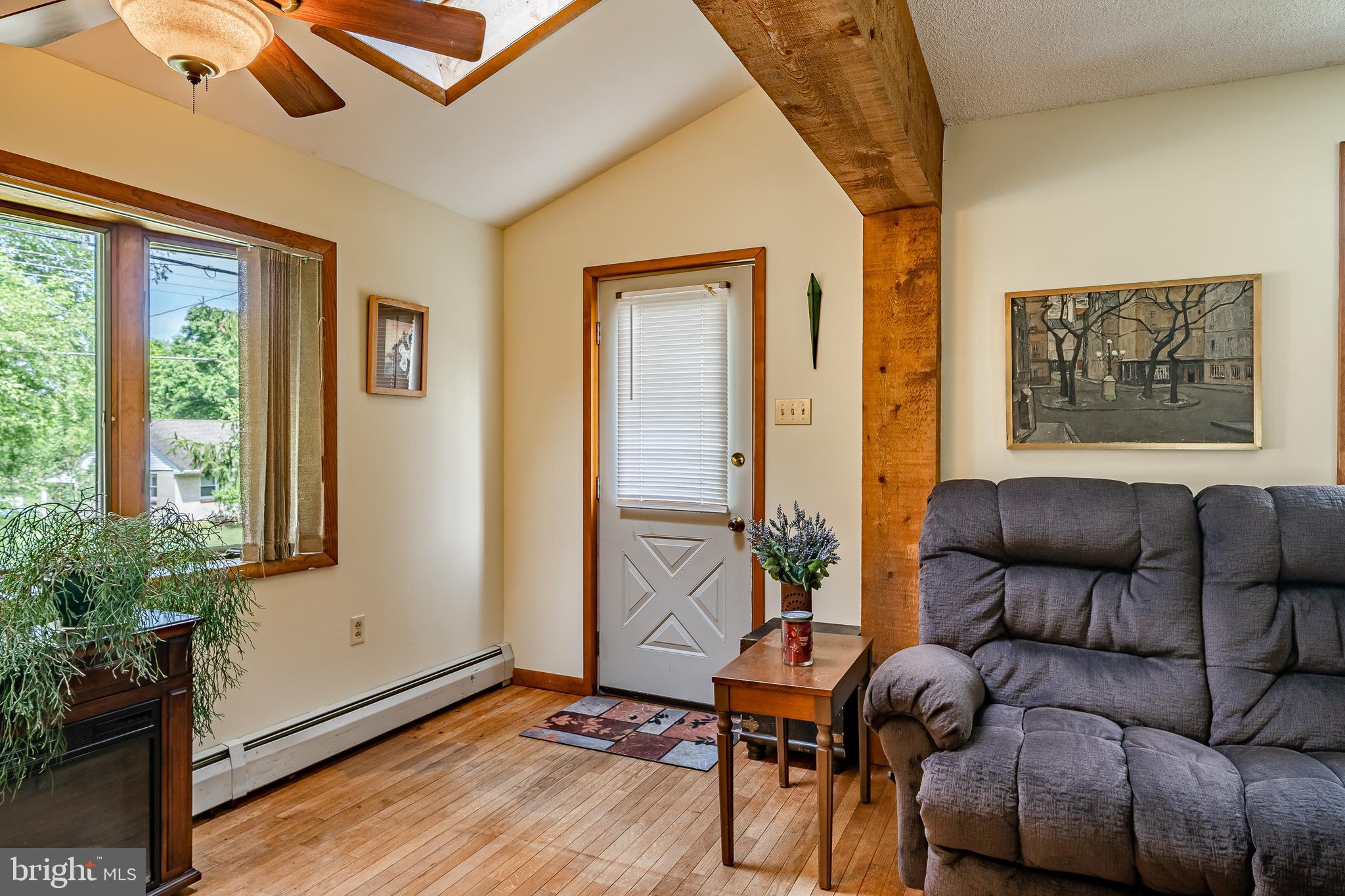 53 Prizer Road Phoenixville, PA 19460 - Photo 5 of 48 Living room