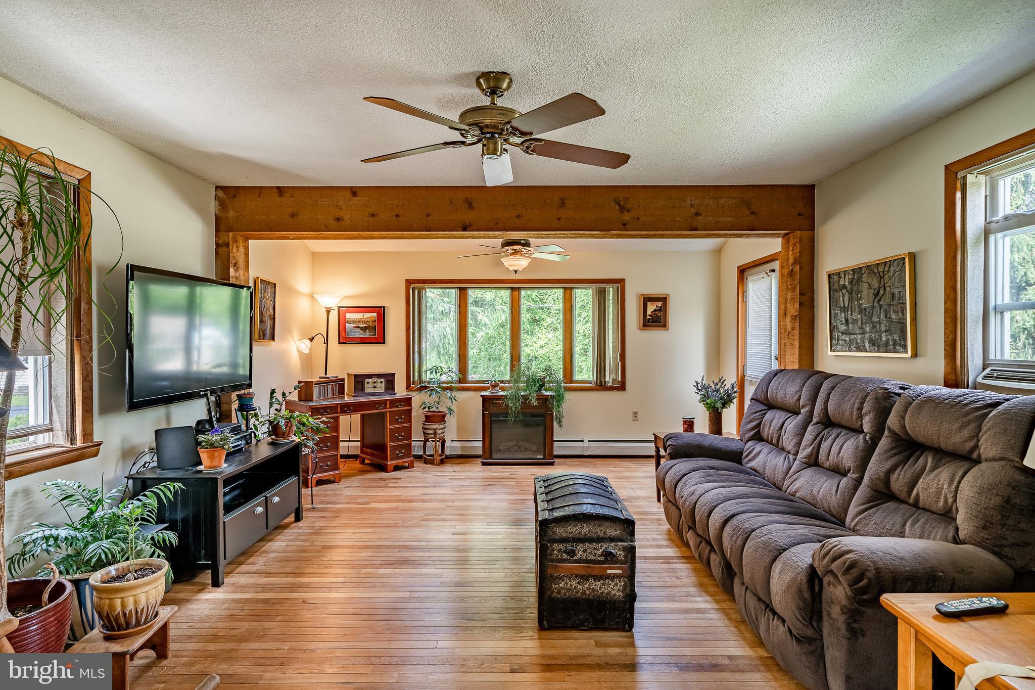 53 Prizer Road Phoenixville, PA 19460 - Photo 7 of 48 Living Room