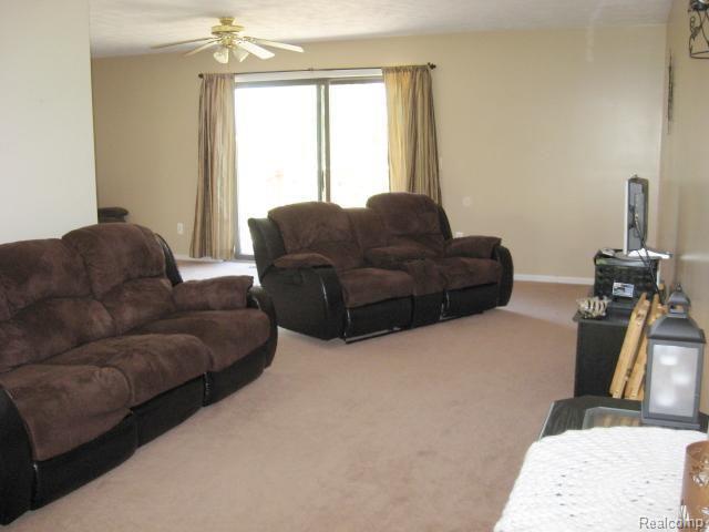 14410 Foley Road Capac, MI 48014 - Photo 4 of 25 Living room IMG_3704.jpg