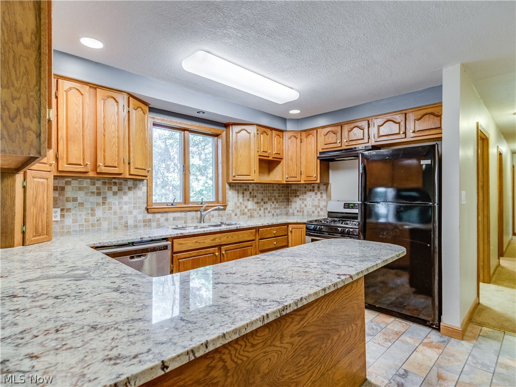 6644 Red Brush Road Ravenna, OH 44266 - Photo 16 of 35 Cooks will delight in this well-laid-out kitchen.