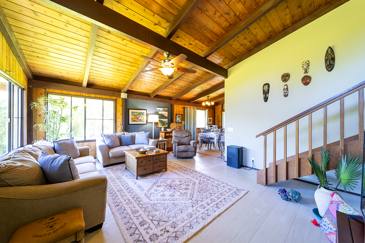 17-497 Homestead Road Kurtistown, HI 96760 - Photo 2 of 28 a living room with furniture and a large window
