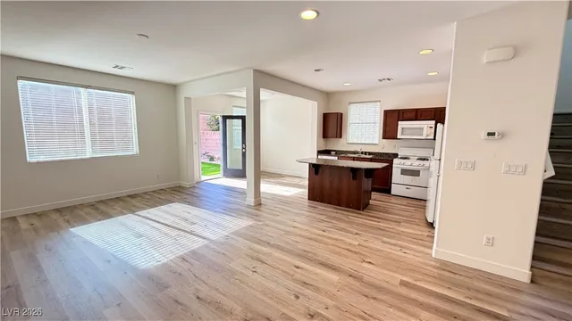 $2,000 | 7375 Benlomond Avenue, Las Vegas, NV 89179