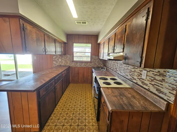 $199,900 | 703 South Forest Avenue, Long Beach, MS 39560