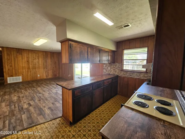$199,900 | 703 South Forest Avenue, Long Beach, MS 39560
