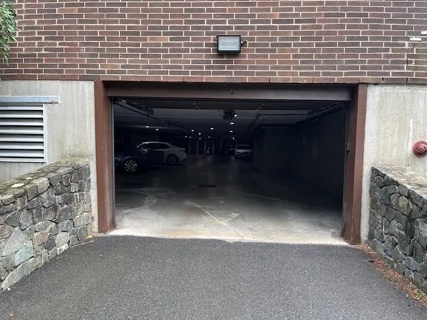 $3,200 | 8 Ledgewood Way, Unit 10, Peabody, MA 01960