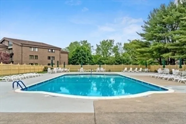 $3,200 | 8 Ledgewood Way, Unit 10, Peabody, MA 01960