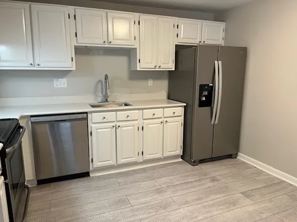 $3,200 | 8 Ledgewood Way, Unit 10, Peabody, MA 01960