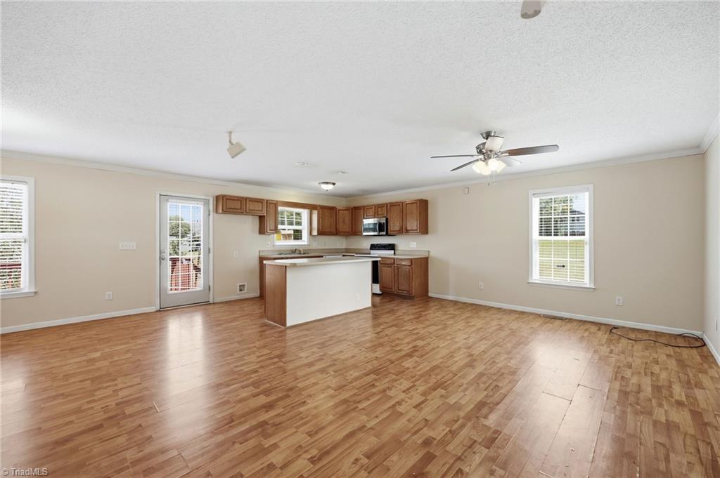 1502 Gibbs Road Reidsville, NC 27320 - Photo 5 of 36