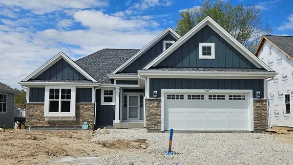 $759,999 | 339 Sandy Circle, Pewaukee, WI 53072