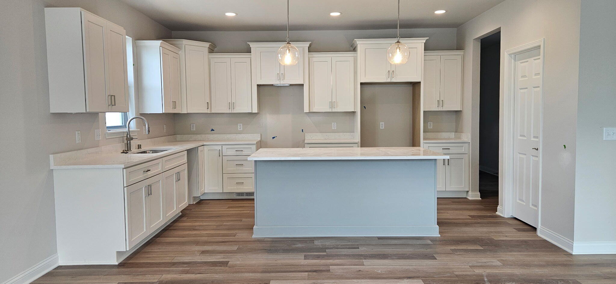 339 Sandy Circle Pewaukee, WI 53072 - Photo 3 of 19 Spacious Kitchen w/island