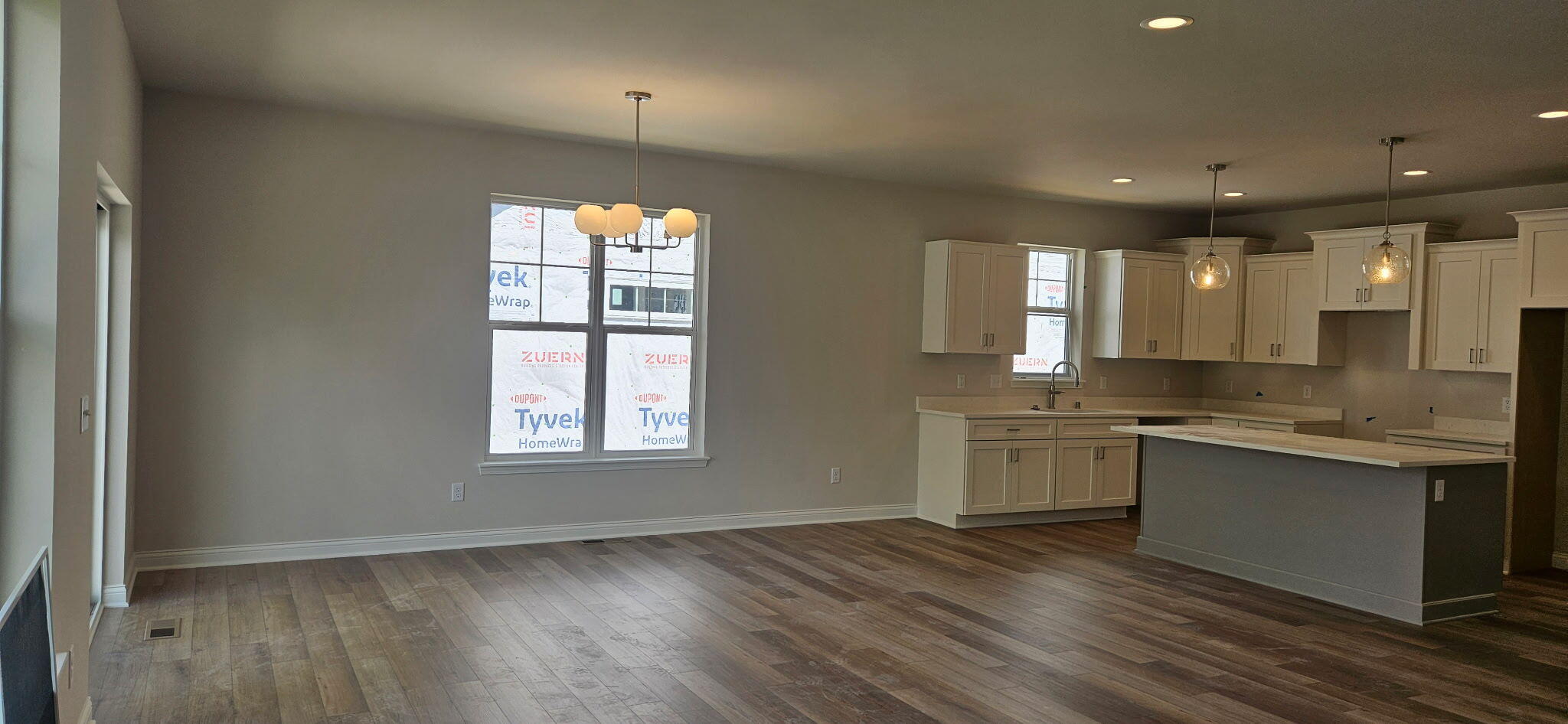 339 Sandy Circle Pewaukee, WI 53072 - Photo 4 of 19 Great Room