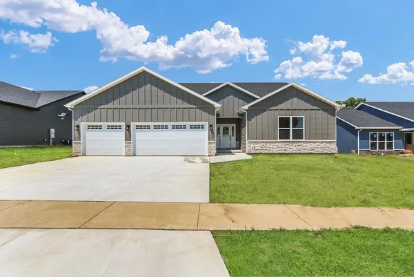 $439,900 | 2904 Haydon Drive, Urbana, IL 61802