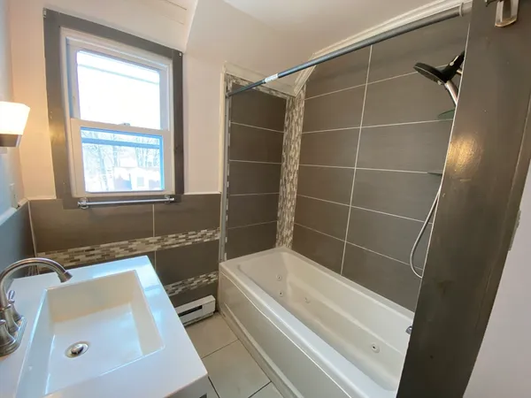 $3,300 | 79 19th Street, Unit B, Lowell, MA 01850