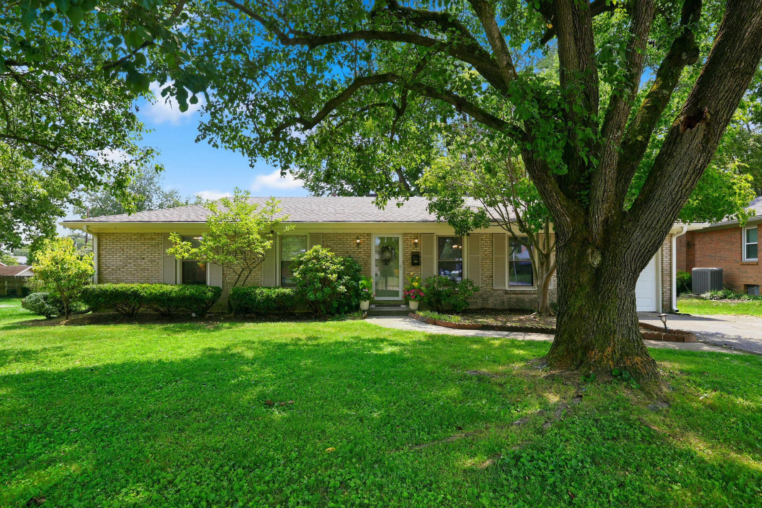 625 Severn Way Lexington, KY 40503 - Photo 1 of 38 Front Exterior