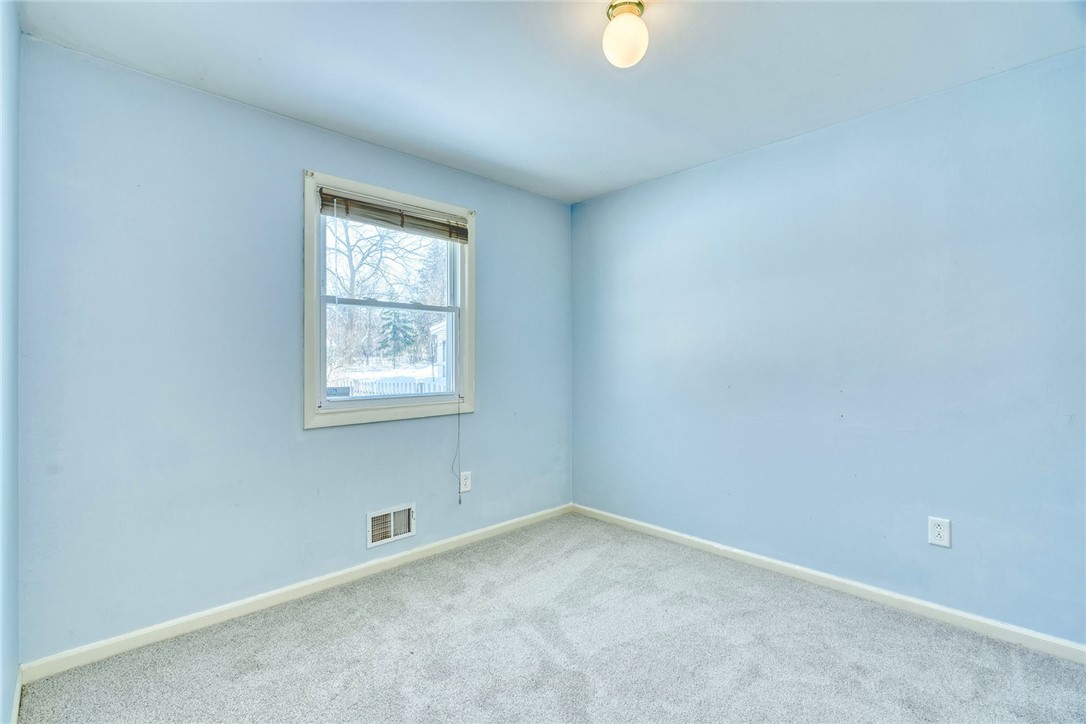 85 Windsor Road Greece, NY 14612 - Photo 15 of 32