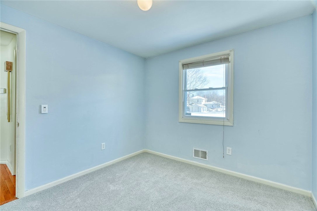 85 Windsor Road Greece, NY 14612 - Photo 16 of 32