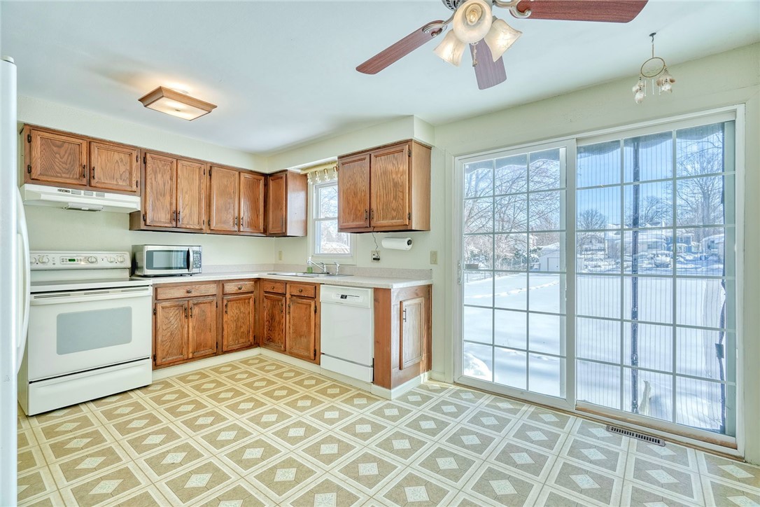 85 Windsor Road Greece, NY 14612 - Photo 4 of 32