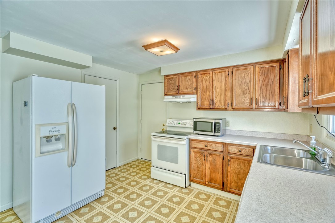 85 Windsor Road Greece, NY 14612 - Photo 6 of 32