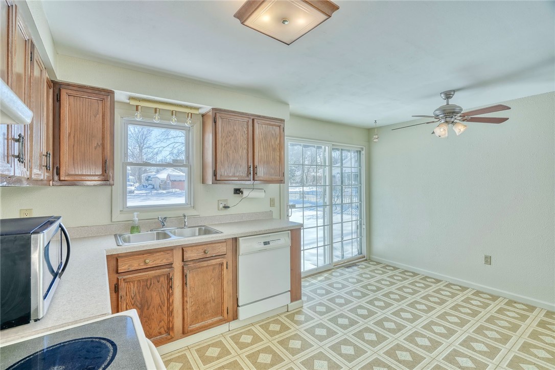 85 Windsor Road Greece, NY 14612 - Photo 8 of 32