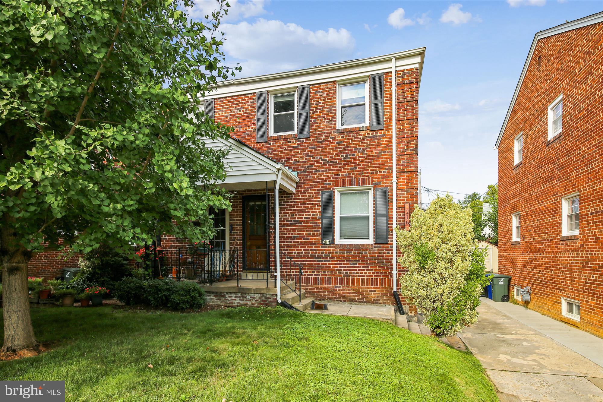 216 South Courthouse Road Arlington, VA 22204 - Photo 1 of 30