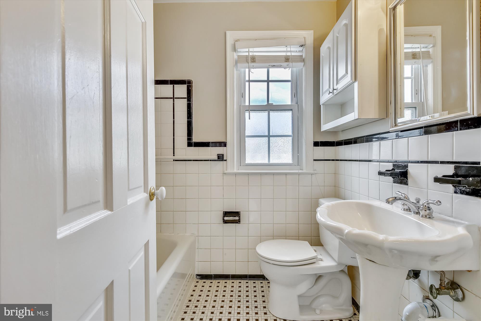 216 South Courthouse Road Arlington, VA 22204 - Photo 22 of 30