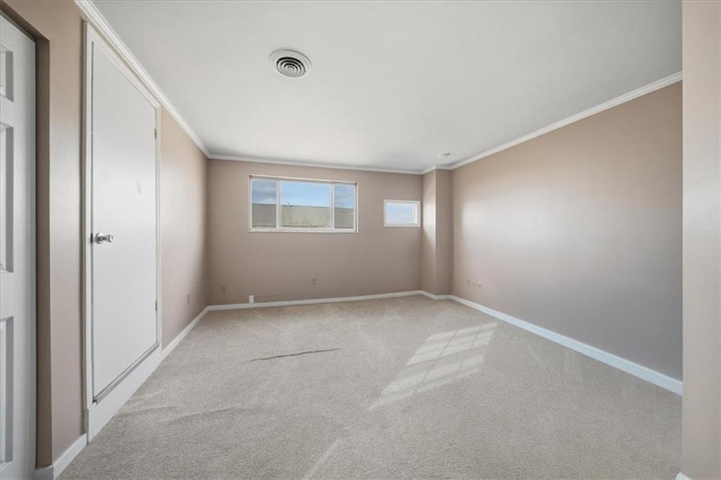 237 Grandview Avenue Pittsburgh, PA 15211 - Photo 33 of 43 an empty room with a window