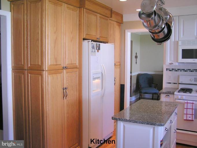 6812 Hathaway Street Springfield, VA 22152 - Photo 6 of 26 Kitchen #2