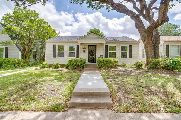 $2,300 | 3821 Linden Avenue, Fort Worth, TX 76107