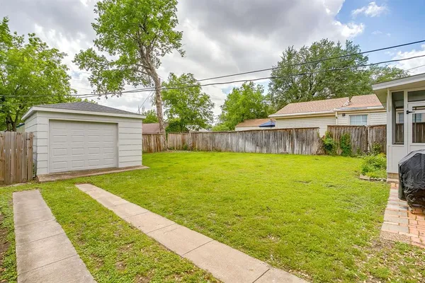 $2,300 | 3821 Linden Avenue, Fort Worth, TX 76107