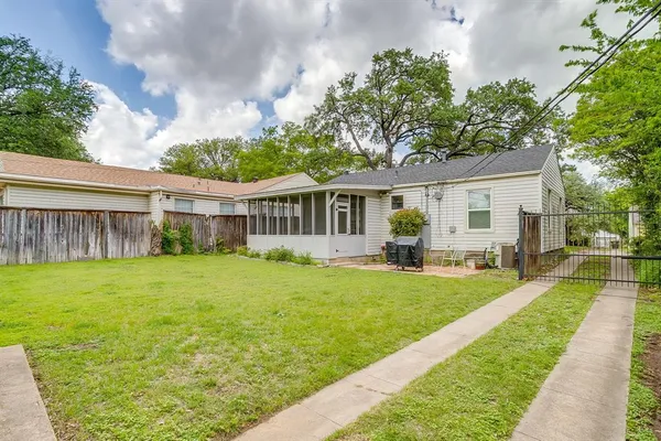 $2,300 | 3821 Linden Avenue, Fort Worth, TX 76107