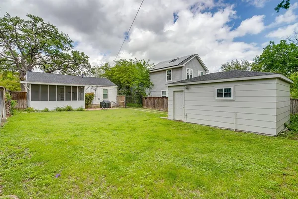 $2,300 | 3821 Linden Avenue, Fort Worth, TX 76107