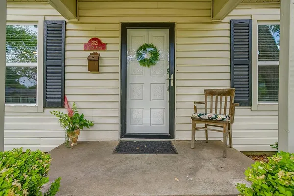 $2,300 | 3821 Linden Avenue, Fort Worth, TX 76107
