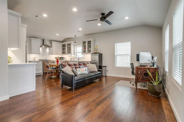 $2,300 | 3821 Linden Avenue, Fort Worth, TX 76107