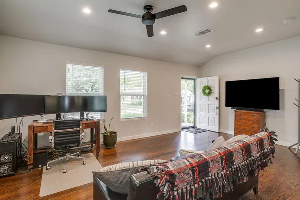 $2,300 | 3821 Linden Avenue, Fort Worth, TX 76107