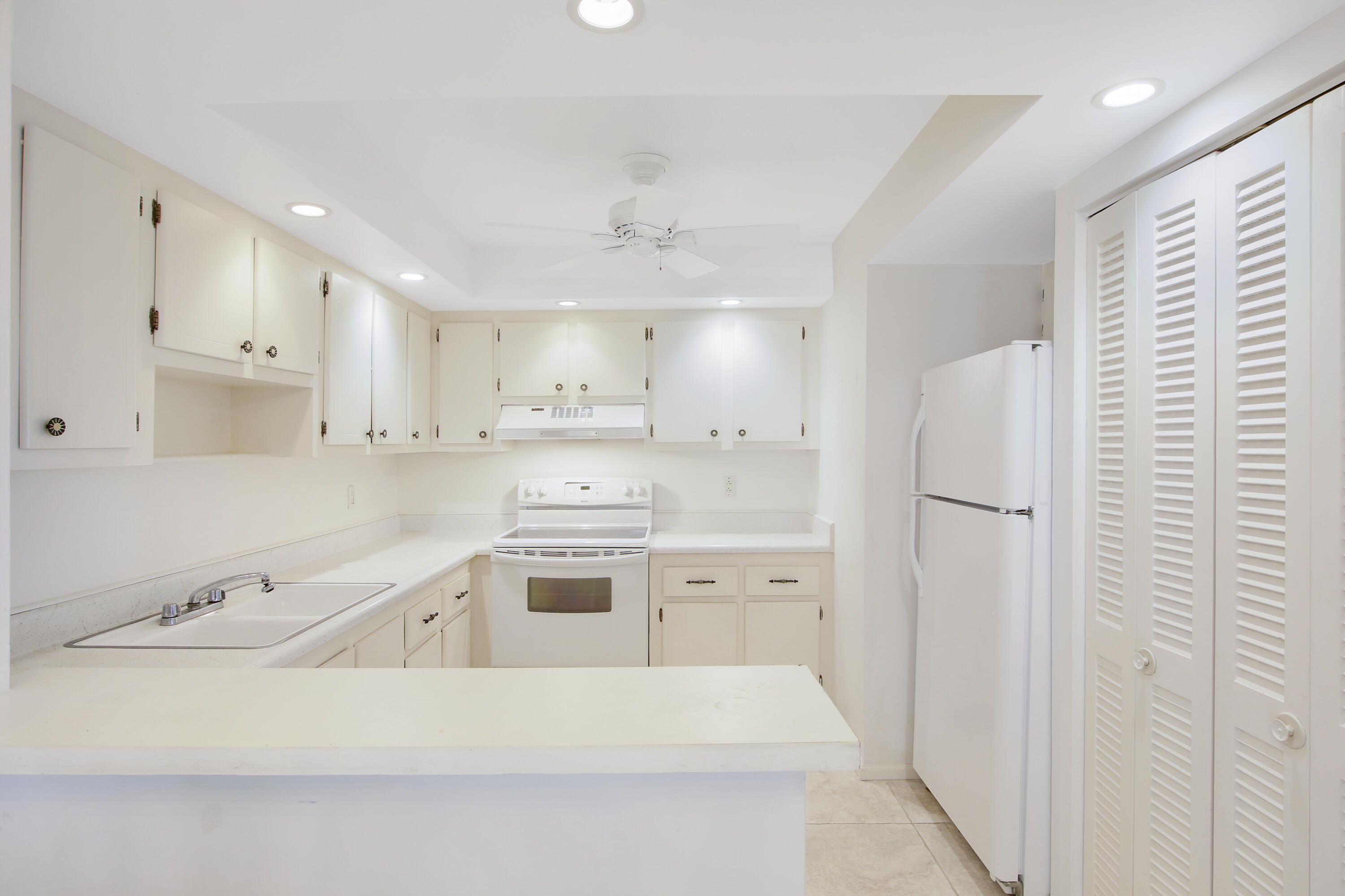 2800 North Ocean Drive, Unit B9A Riviera Beach, FL 33404 - Photo 20 of 41 House2-11