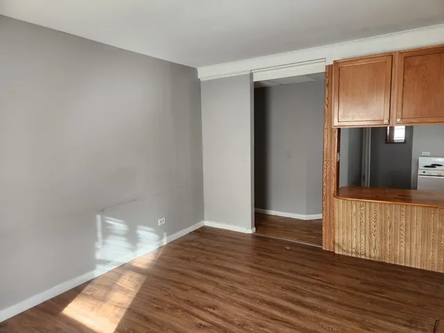 $900 | 106 West Comanche Avenue, Unit 1E, Shabbona, IL 60550