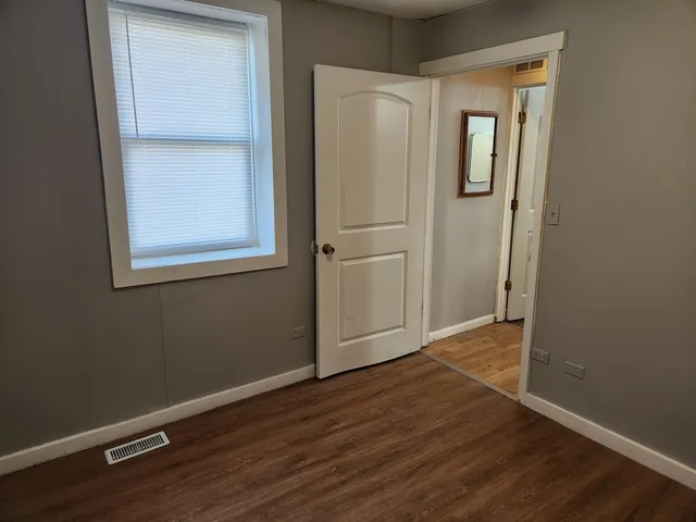 $900 | 106 West Comanche Avenue, Unit 1E, Shabbona, IL 60550