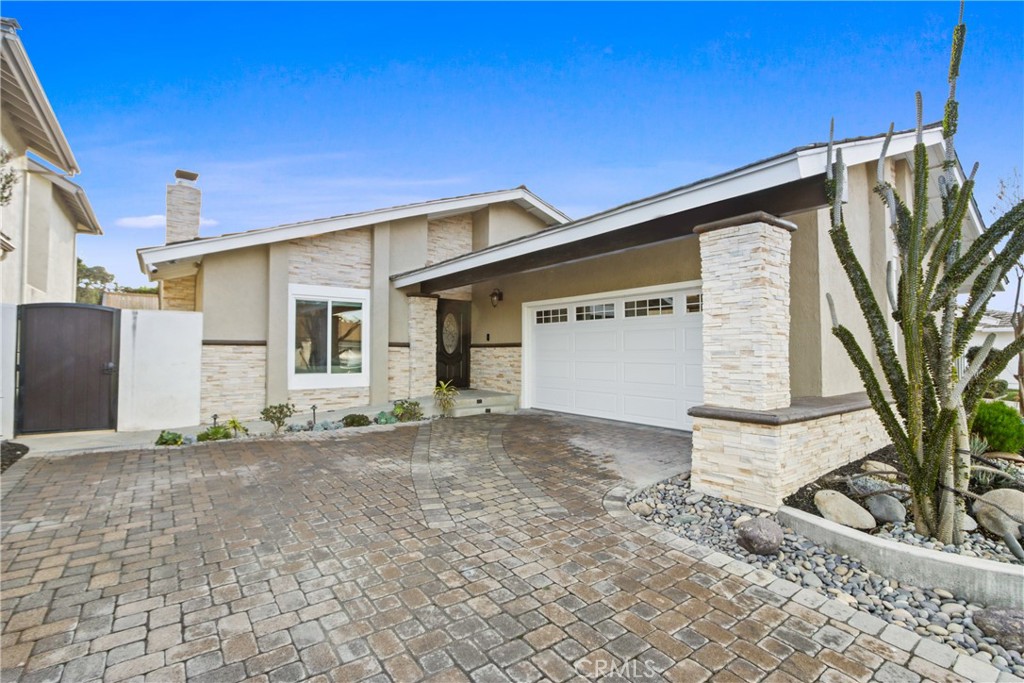 33 Whistling Swan Irvine, CA 92604 - Photo 1 of 1 Front 2