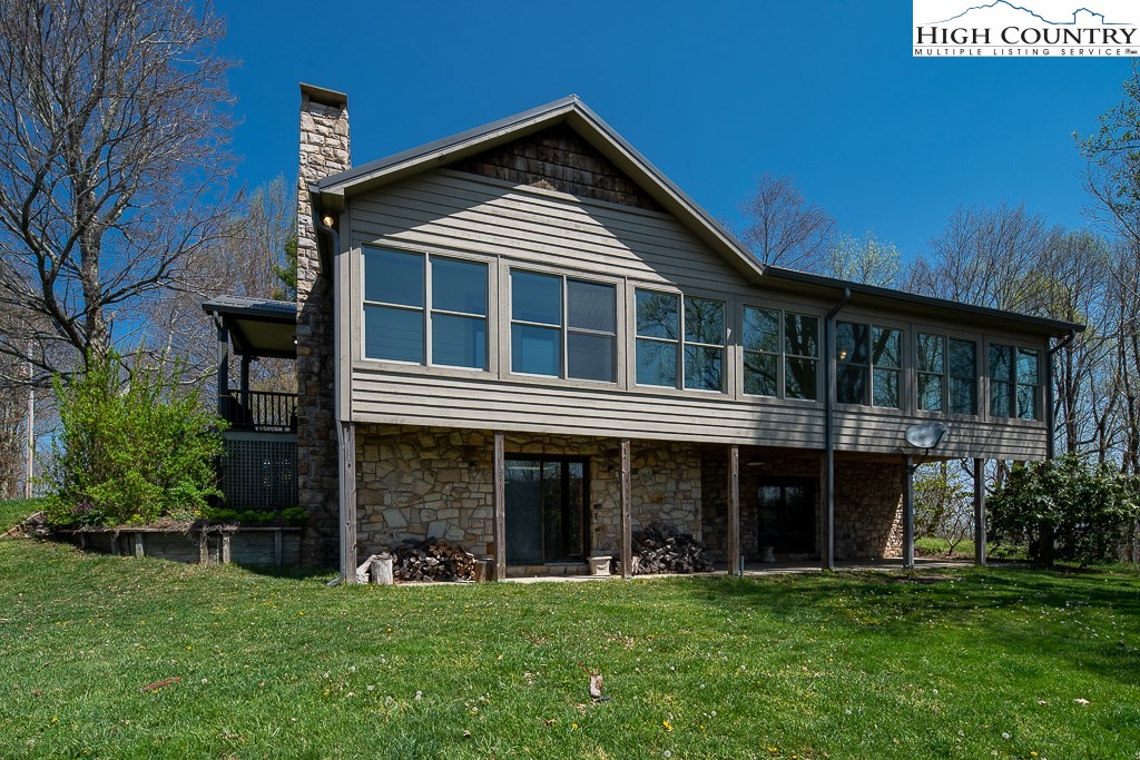 658 Rainbow Mountain Road Boone, NC 28607 - Photo 5 of 28 a front view of a house with a yard