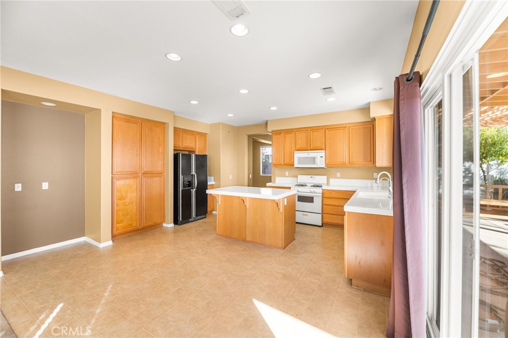 1339 Addison Way Perris, CA 92571 - Photo 4 of 67