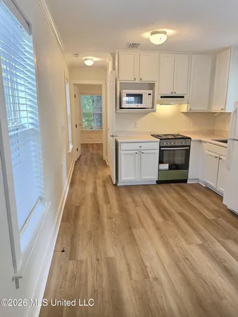 $975 | 2151 Government Street, Unit 703, Ocean Springs, MS 39564