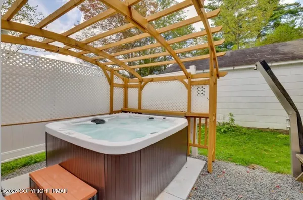 $499,900 | 5219 Highway 115, Blakeslee, PA 18610