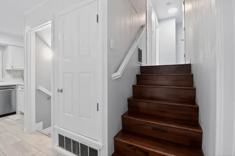 $979,000 | 8718 Tallwood Drive, Austin, TX 78759