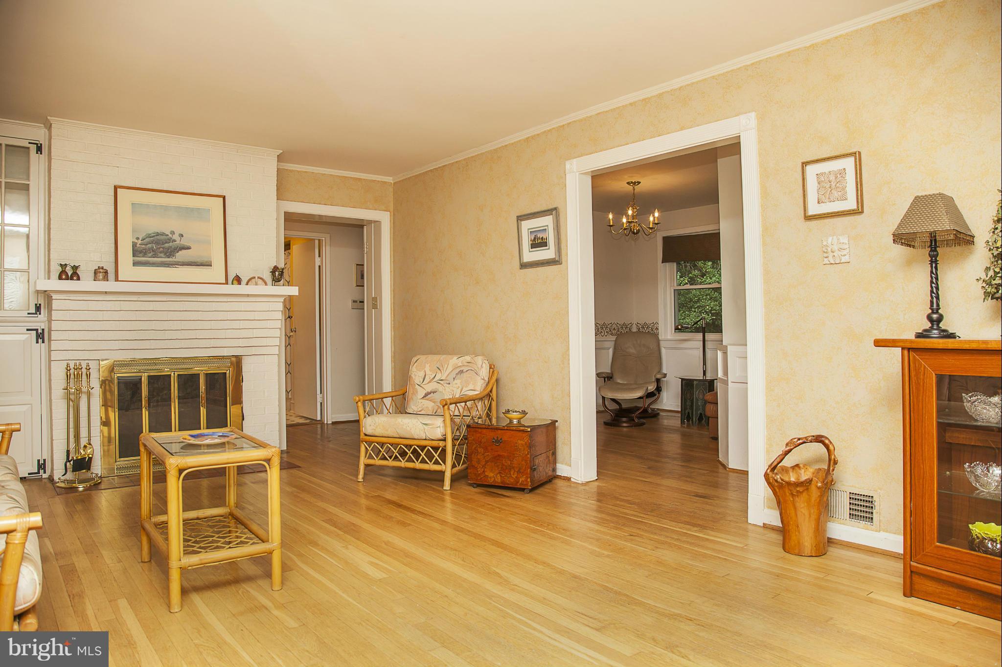 1506 Sanford Road Silver Spring, MD 20902 - Photo 7 of 22 Living Room