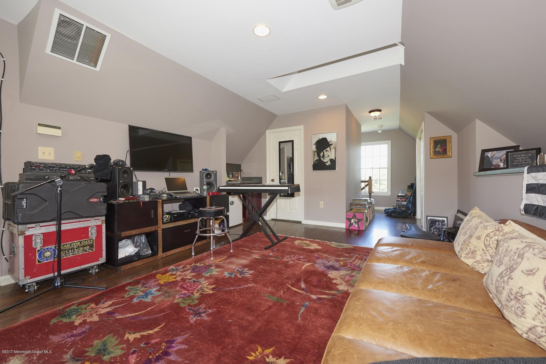 49 Nurko Road Millstone Township, NJ 08535 - Photo 15 of 39 In-law suite with full bathroom