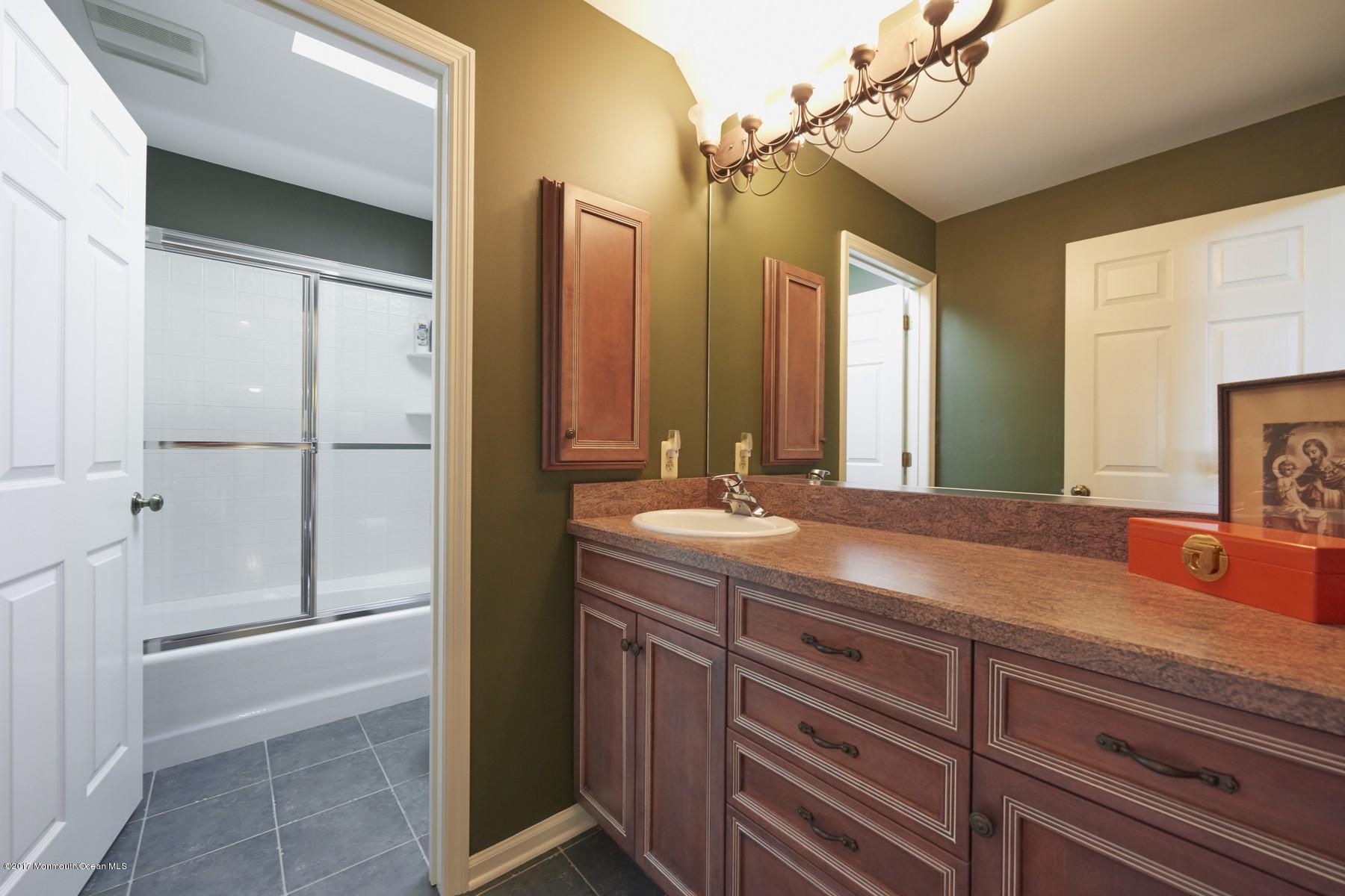 49 Nurko Road Millstone Township, NJ 08535 - Photo 18 of 39 Upstairs bathroom