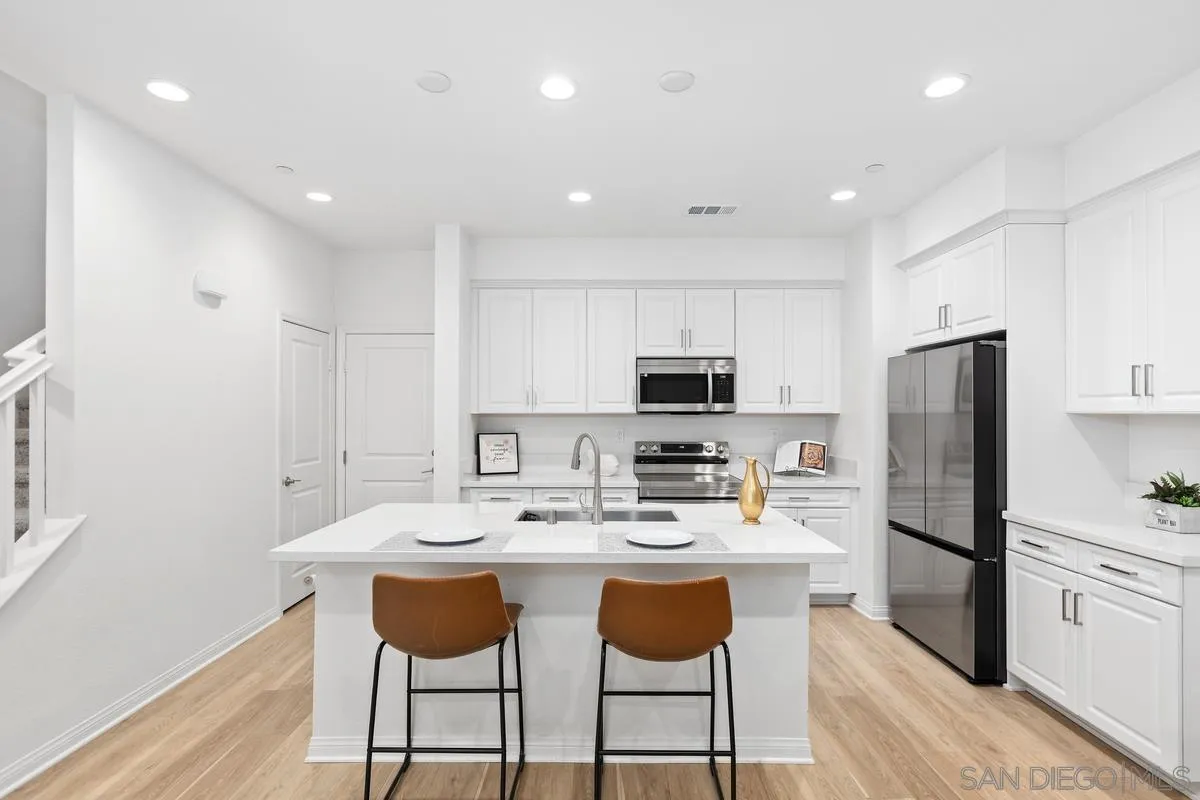 10149 Graphite Street Spring Valley, CA 91977 - Photo 10 of 34 Kitchen