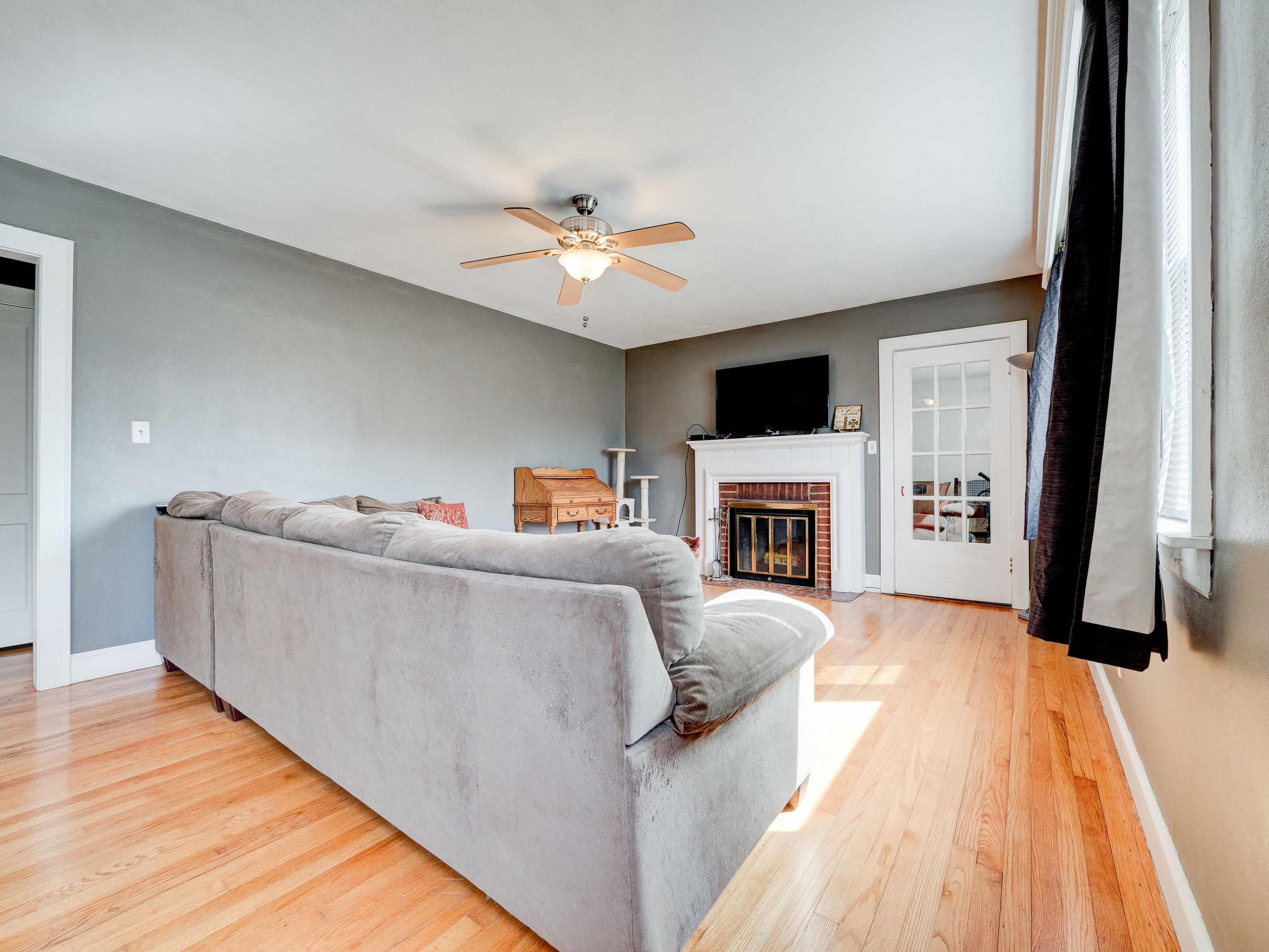 5333 Malvern Road Roanoke, VA 24012 - Photo 11 of 30 Living Room