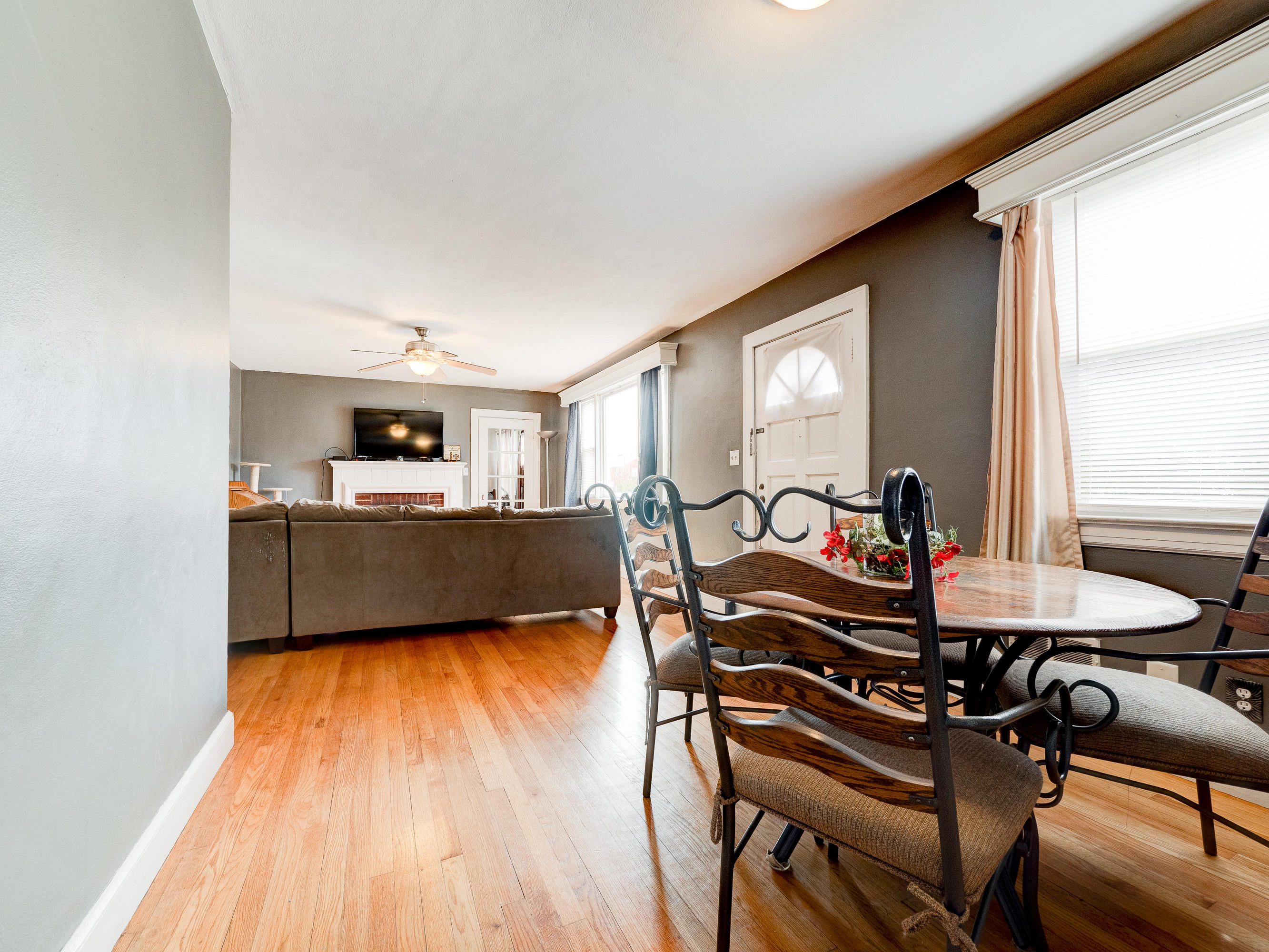 5333 Malvern Road Roanoke, VA 24012 - Photo 14 of 30 Living Room
