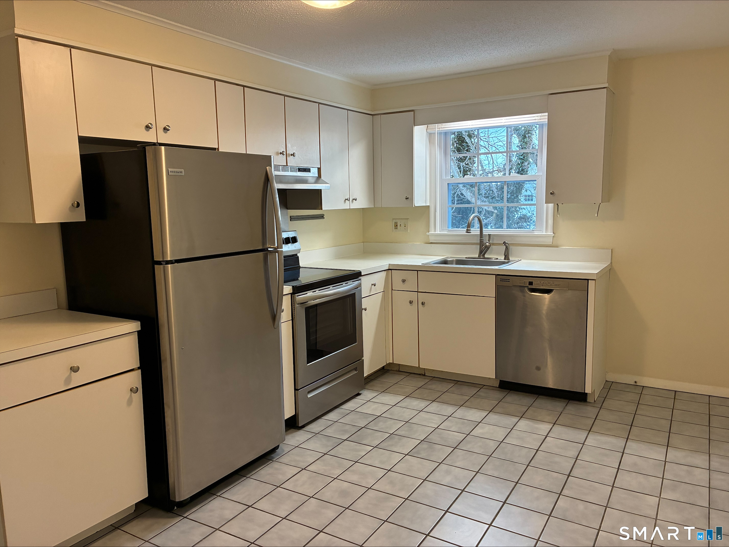 26 College Street, Unit 2 Clinton, CT 06413 - Photo 21 of 27 a kitchen with a white stove top oven and refrigerator